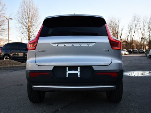 Used 2019 Volvo XC40 T5 Momentum image 6