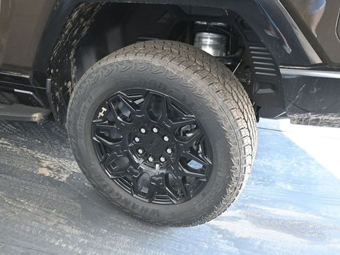 New 2025 GMC Hummer EV 2X image 12