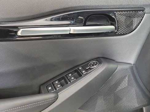 Used 2024 Kia Seltos EX FWD image 16