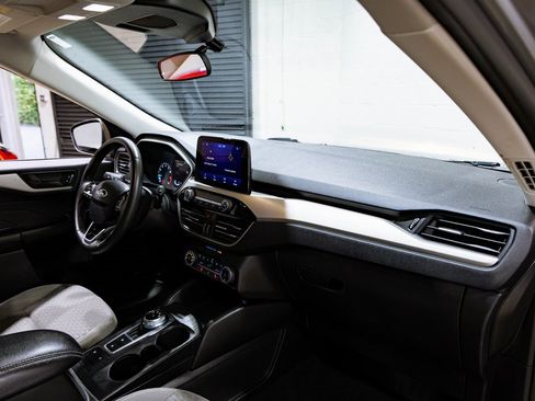 Used 2022 Ford Escape SE w/ Cold Weather Package image 25