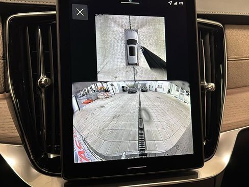 New 2026 Volvo XC90 T8 Plus w/ Protection Package Premier image 18