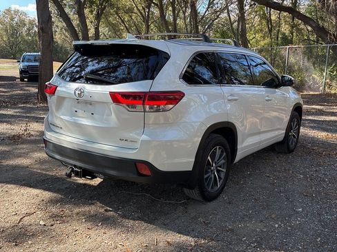 Used 2018 Toyota Highlander XLE image 3