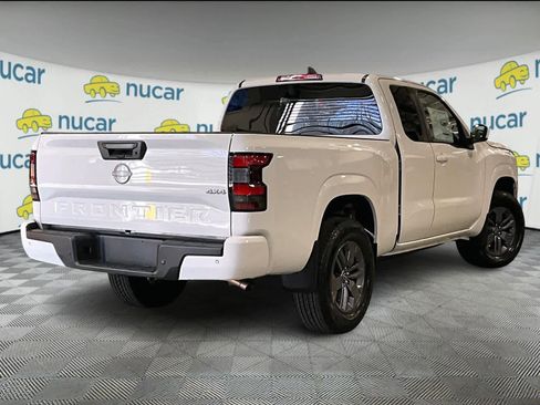 Used 2025 Nissan Frontier SV image 6