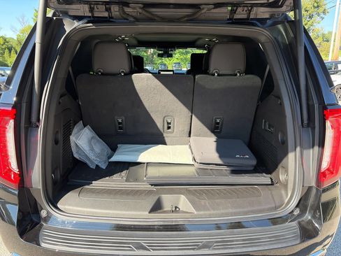 Used 2022 GMC Yukon SLT w/ SLT Premium Package AWD/4WD image 8