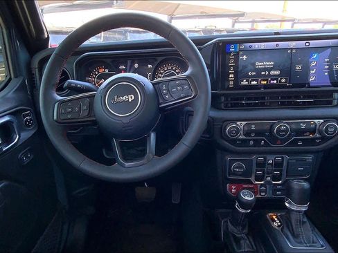 Used 2024 Jeep Wrangler Unlimited Rubicon AWD/4WD image 6