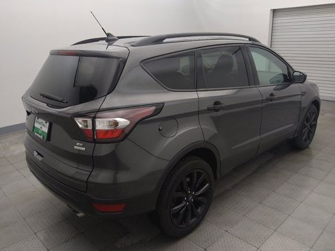 Used 2018 Ford Escape SE w/ SE Sport Appearance Package FWD image 9
