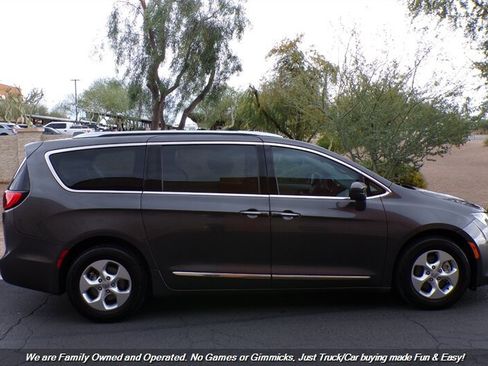 Used 2017 Chrysler Pacifica Touring-L Plus image 5