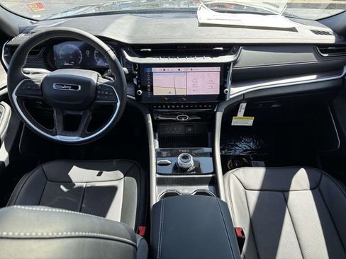 New 2026 Jeep Grand Cherokee Limited AWD/4WD image 2