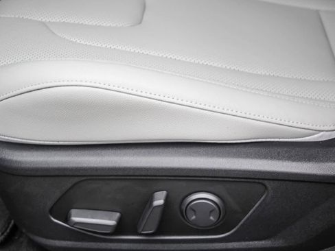 New 2025 Hyundai Elantra Limited image 29