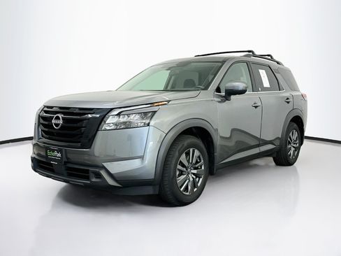 Used 2023 Nissan Pathfinder SV w/ Black Appearance Package AWD/4WD image 3