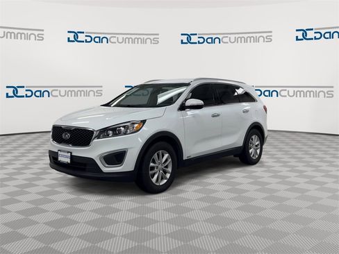 Used 2018 Kia Sorento LX image 4