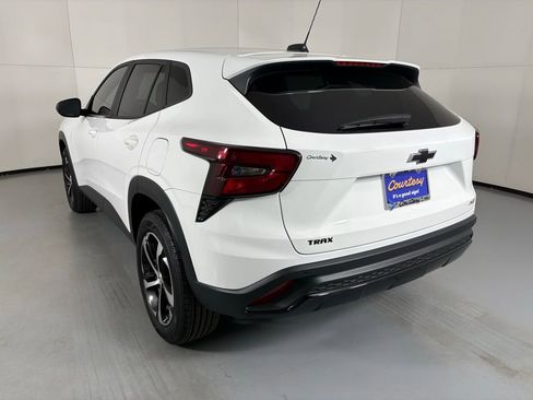 Used 2024 Chevrolet Trax RS w/ Driver Confidence Package image 6
