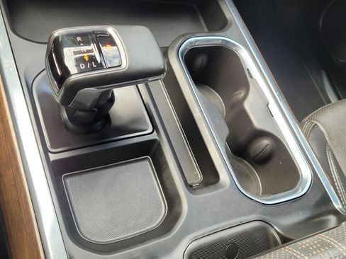 Used 2024 Chevrolet Silverado 1500 High Country w/ High Country Premium Package AWD/4WD image 28