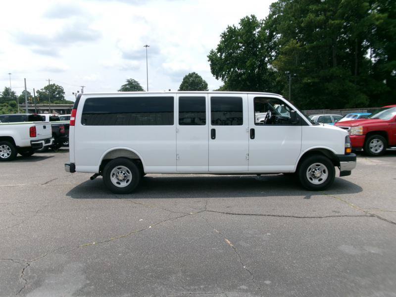 Used 2025 Chevrolet Express 3500 LT w/ LT Preferred Equipment Group RWD image 5