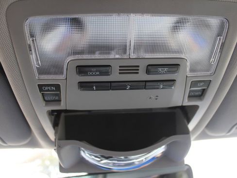 Used 2019 Toyota Highlander AWD V6 image 52