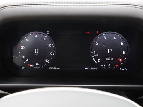 Used 2025 Land Rover Defender 110 S image 8