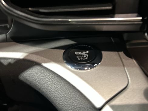 Used 2023 Ford Explorer XLT image 26