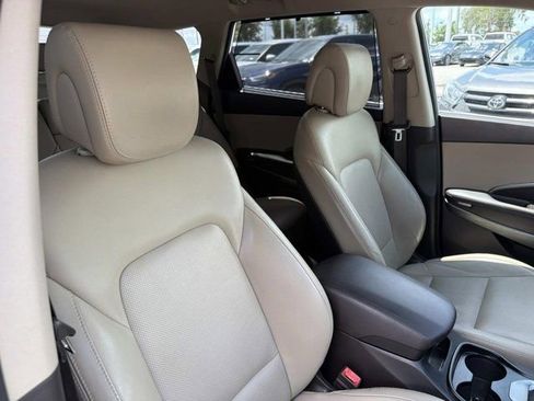 Used 2018 Hyundai Santa Fe SE w/ SE Premium Package 02 AWD/4WD image 17