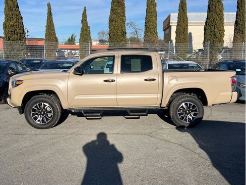 Used 2020 Toyota Tacoma TRD Sport image 7