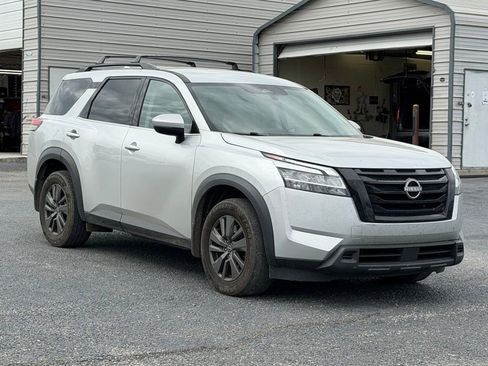 Used 2022 Nissan Pathfinder SV w/ SV Black Package image 2