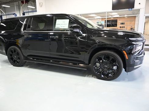New 2026 Chevrolet Suburban High Country AWD/4WD image 8