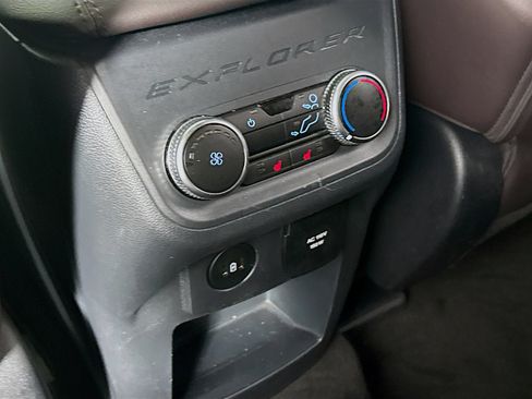 Used 2025 Ford Explorer Platinum AWD/4WD image 21