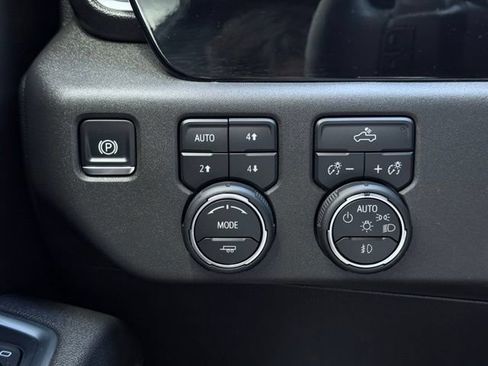 Used 2025 Chevrolet Silverado 1500 LT Trail Boss w/ Convenience Package II AWD/4WD image 36