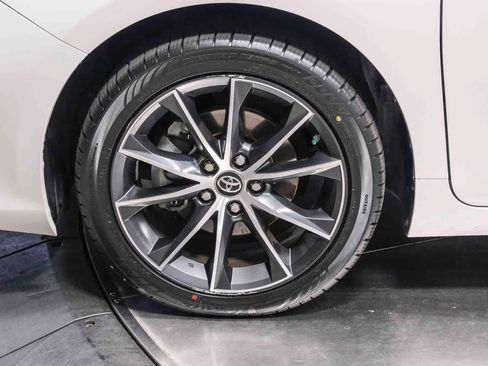 Used 2017 Toyota Camry XSE w/ Moonroof Package FWD image 10