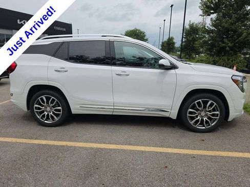 Used 2022 GMC Terrain Denali w/ Denali Premium Package AWD/4WD image 2