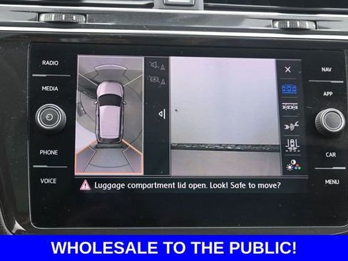 Used 2018 Volkswagen Tiguan SEL Premium FWD image 12