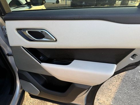 Used 2018 Land Rover Range Rover Velar R-Dynamic SE image 31