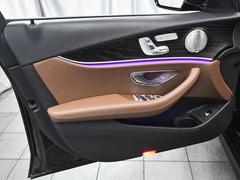 Used 2023 Mercedes-Benz E 350 4MATIC Sedan image 9