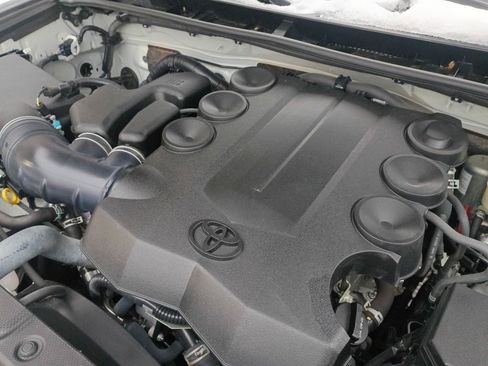 Used 2020 Toyota 4Runner image 41