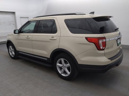 Used 2018 Ford Explorer XLT FWD image 3