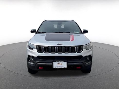 Used 2025 Jeep Compass Trailhawk AWD/4WD image 5
