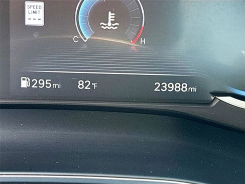 Used 2025 Genesis G70 2.5T RWD image 12