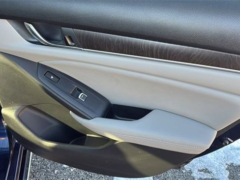 Used 2018 Honda Accord Touring image 31