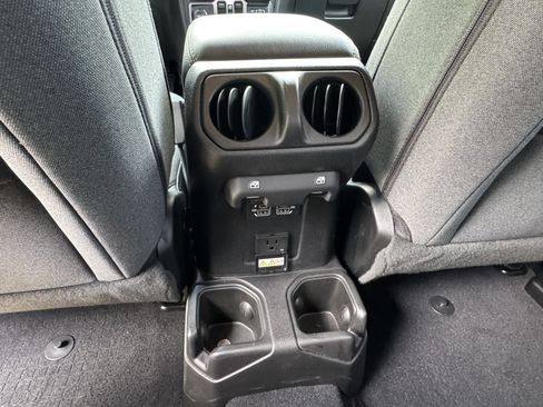 Used 2025 Jeep Wrangler Unlimited Sahara AWD/4WD image 24
