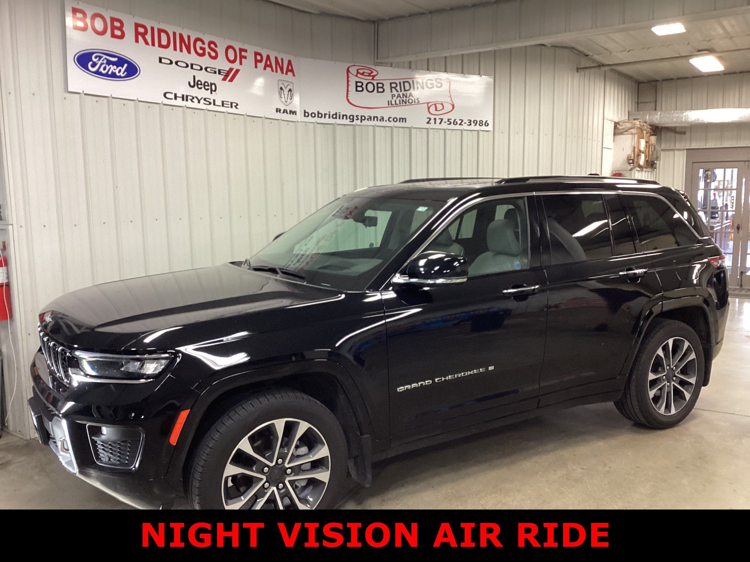 Used 2023 Jeep Grand Cherokee Overland w/ Adv Protech Group III AWD/4WD image 1