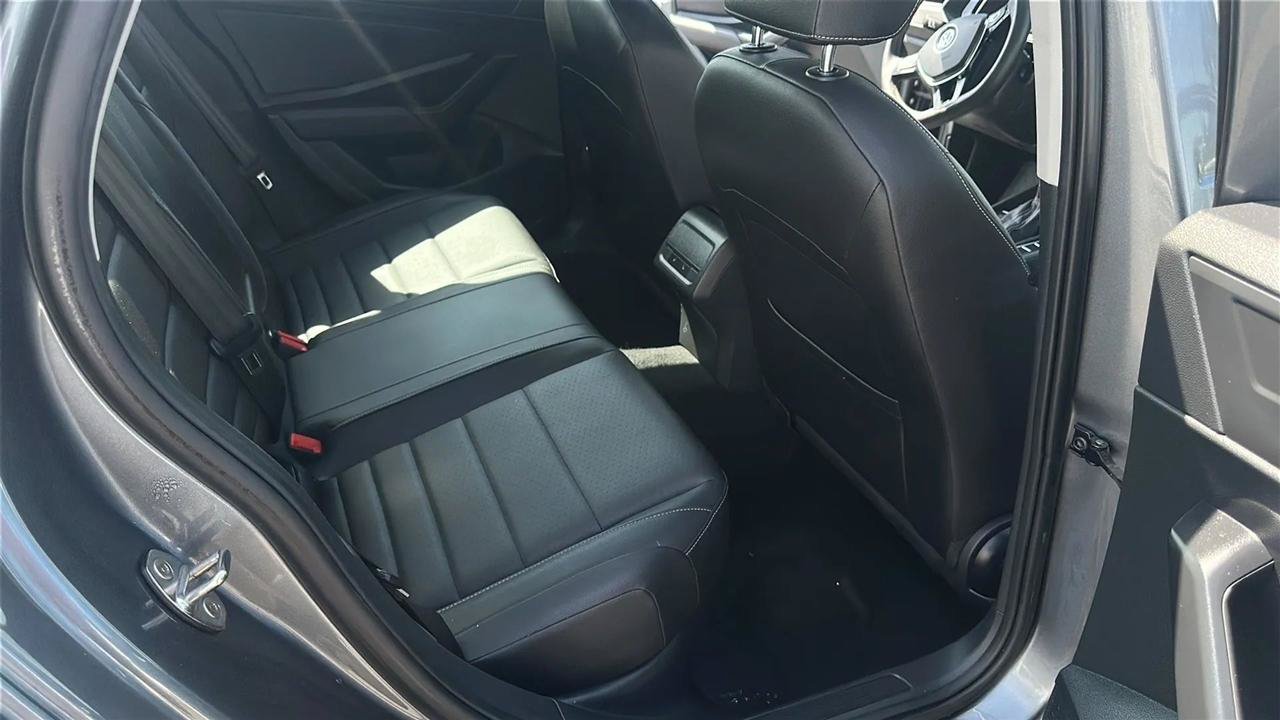 Used 2021 Volkswagen Jetta SE w/ SE Cold Weather Package FWD image 29