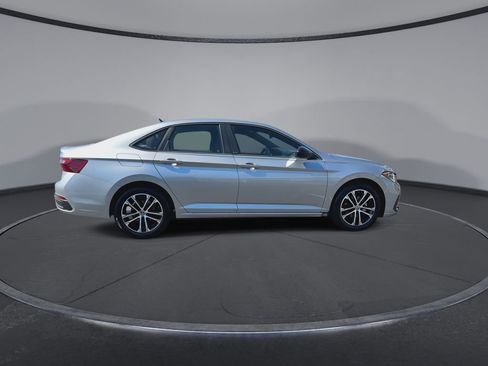 Used 2025 Volkswagen Jetta Sport image 9