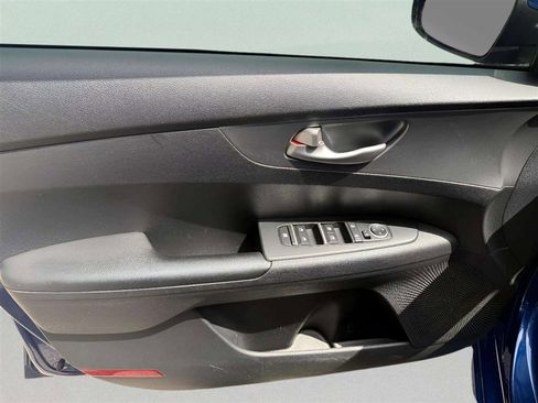 Used 2020 Kia Forte LXS FWD image 8