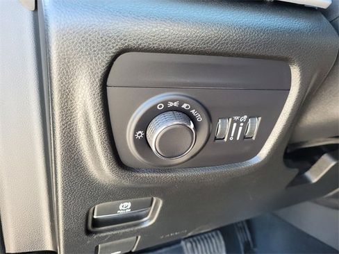 Used 2025 Jeep Grand Cherokee Altitude image 21