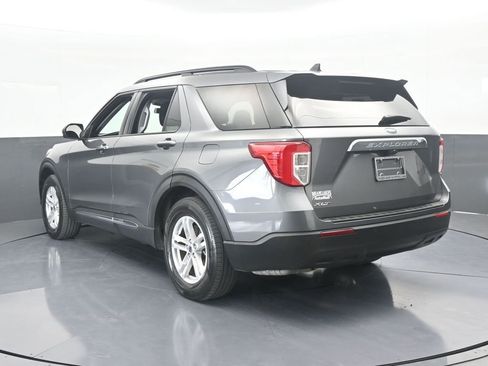 Used 2023 Ford Explorer XLT image 4