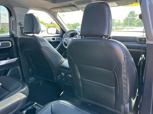Used 2021 Ford Explorer XLT w/ Equipment Group 202A AWD/4WD image 31
