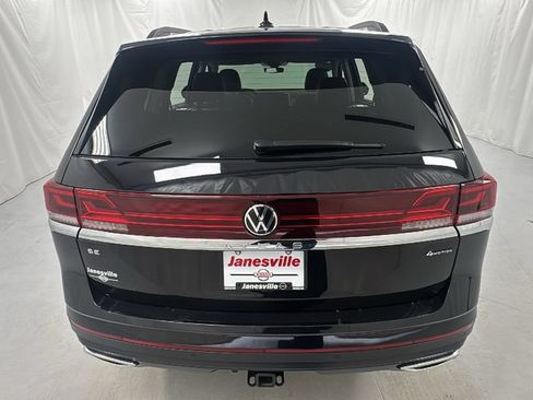 Used 2025 Volkswagen Atlas SE AWD/4WD image 4