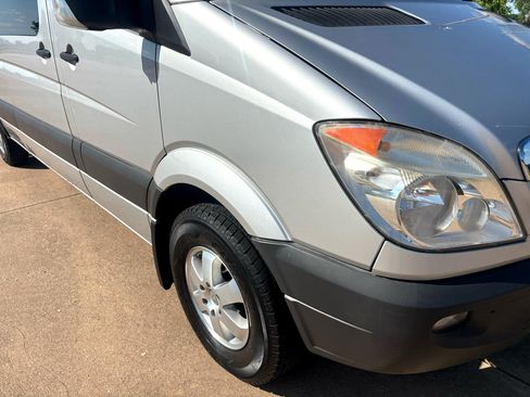 Used 2007 Dodge Sprinter 2500 w/ Cooling Group image 40