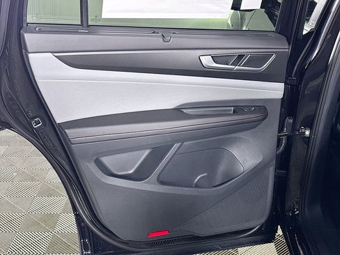 New 2026 Volkswagen Atlas Peak Edition image 19