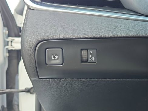 Certified 2023 Buick Enclave Essence image 25