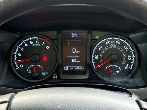 Used 2018 Toyota Tacoma SR image 31